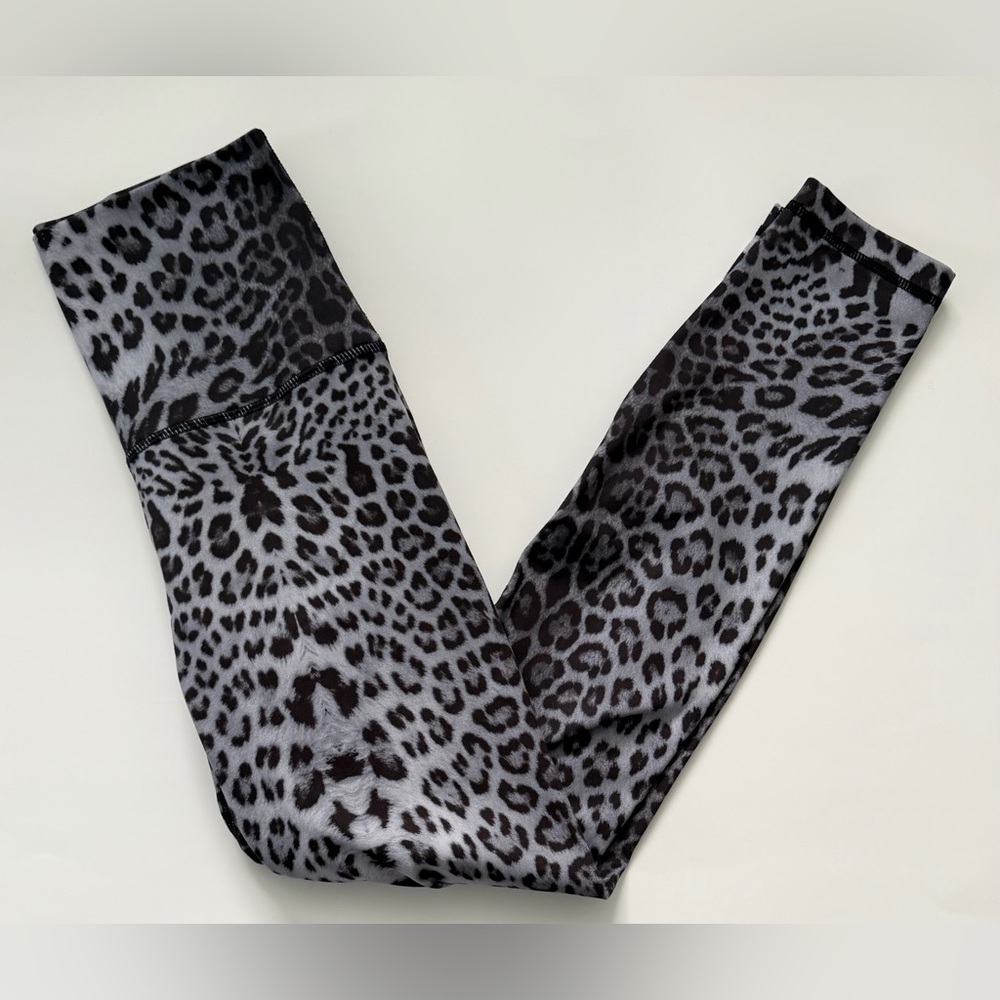 NWOT ($78) Yogalicious Lux High-Waisted Gray & Black Leopard Leggings Size Small